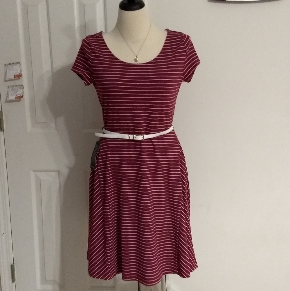 The Limited Maroon w/ White-Striped short sleeve M